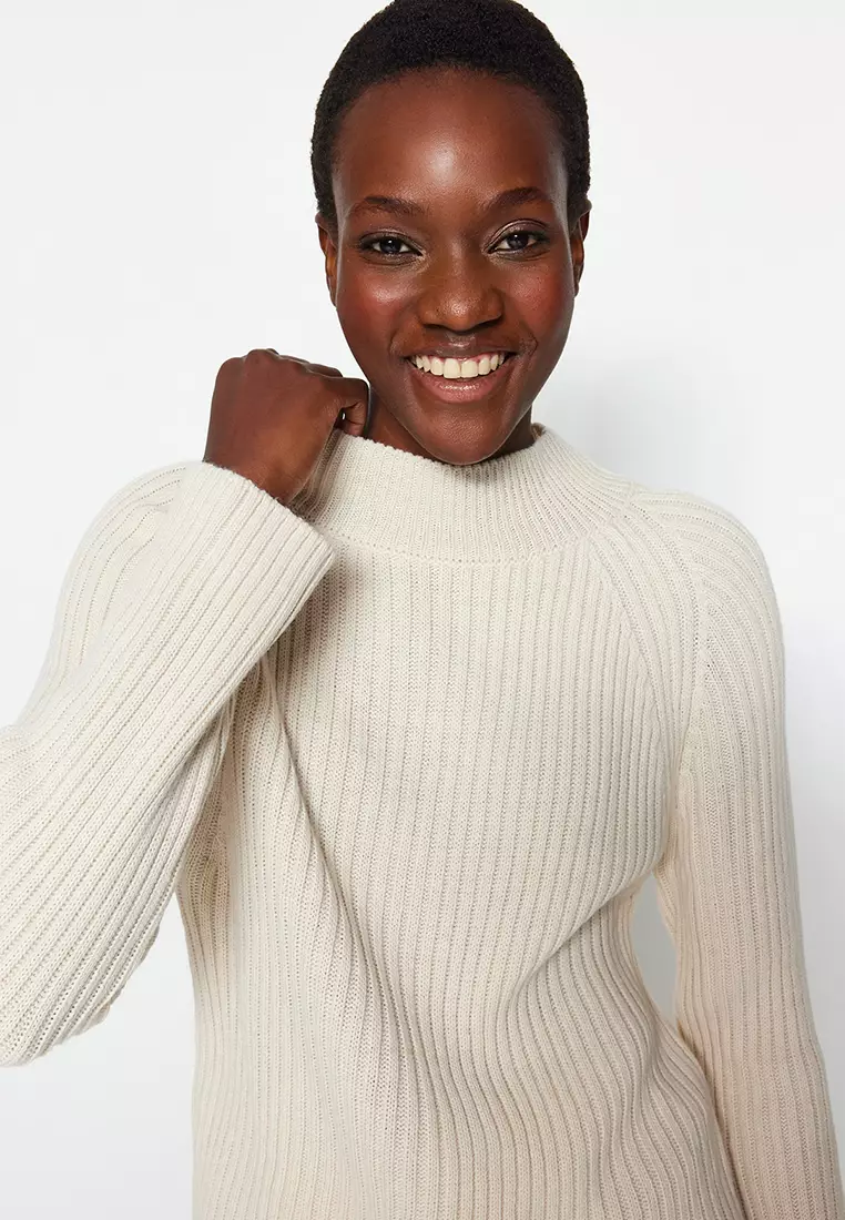 High neck clearance knitwear