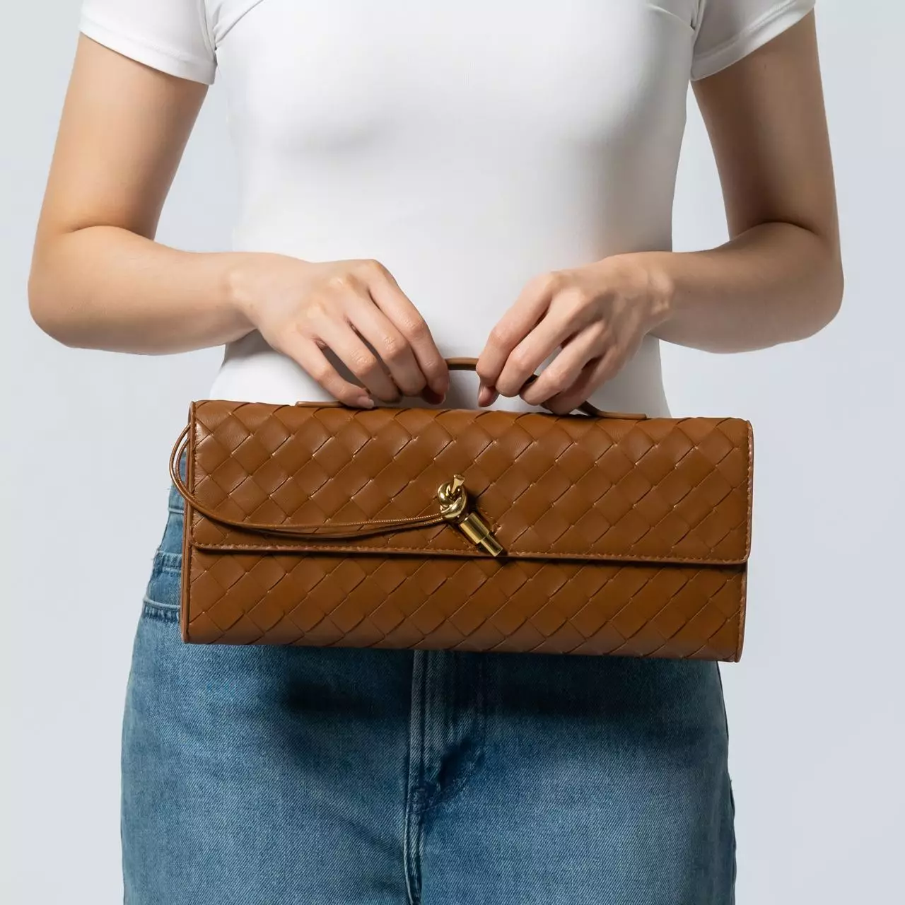 Andiamo Long Clutch With Handle Cognac