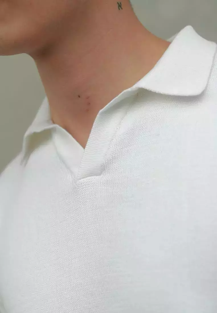 Kale Ronald White/ Polo Shirt rajut premium berbahan dasar cotton wool