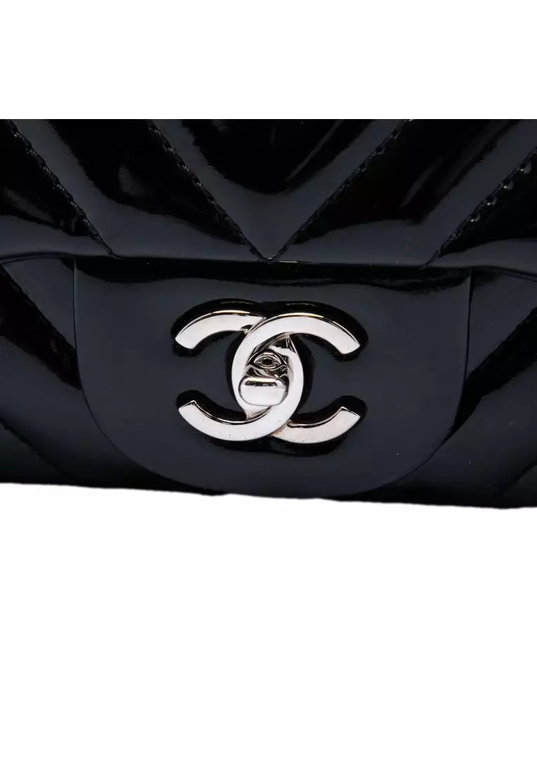 Pre-Loved Chanel Jumbo Classic Chevron Patent Single Flap