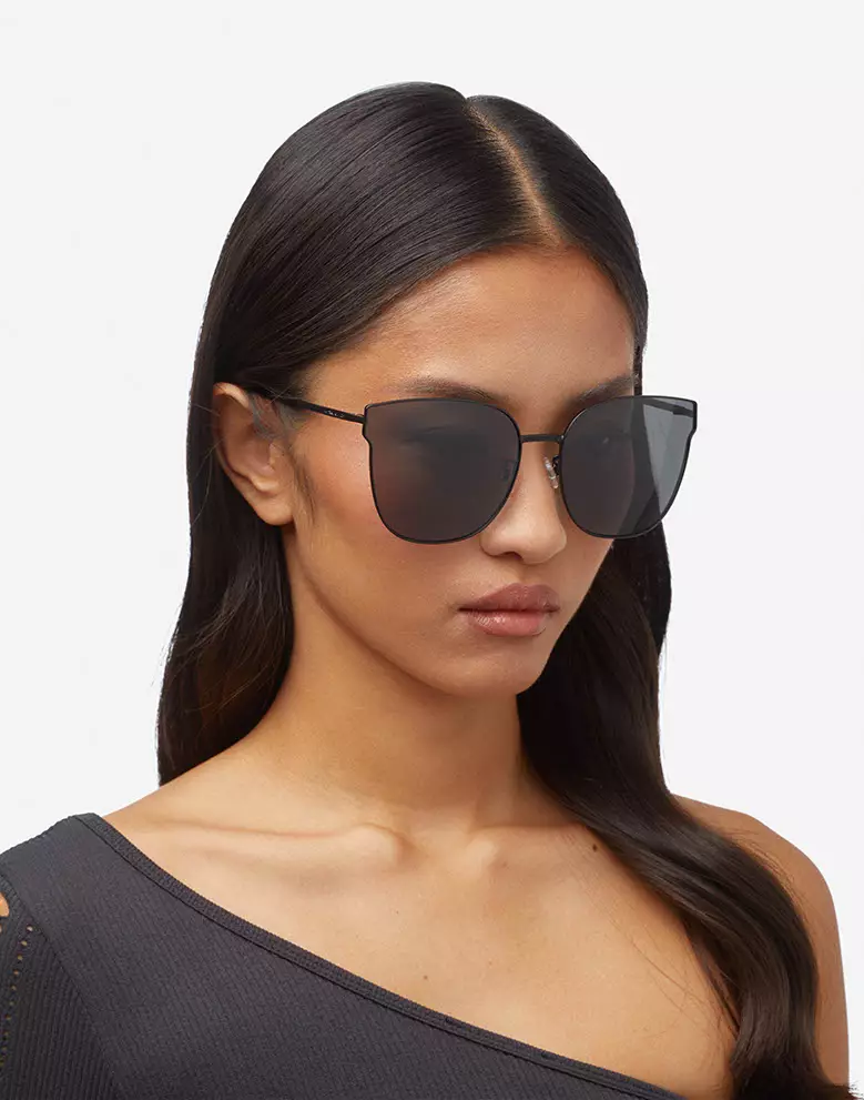 HAWKERS POLARIZED Black SHOWDOWN XL ASIAN FIT Sunglasses for Men and Women. Official Product Designed in Spain