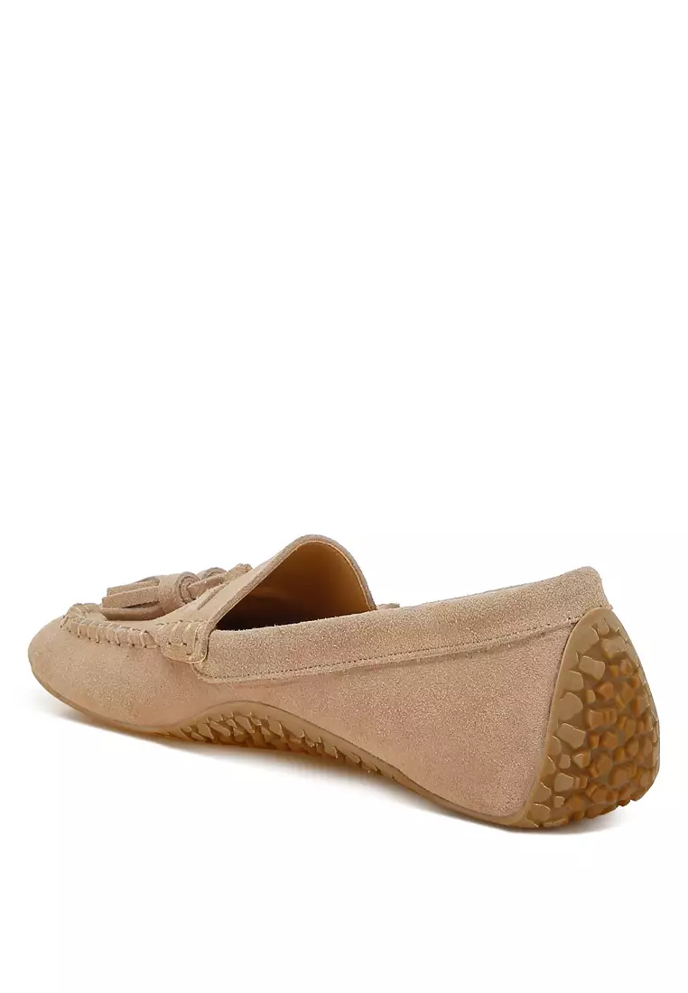 Sepatu Loafer Rumbai Ujung Bulat Suede Warna Beige