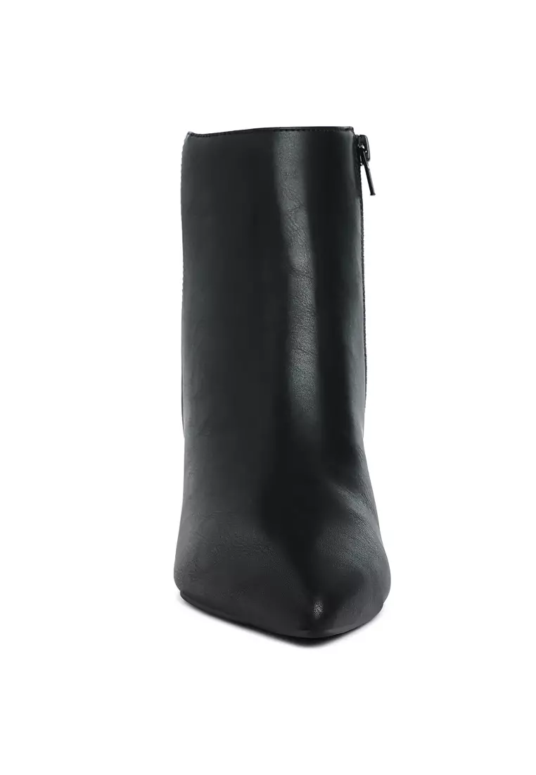 Sepatu bot kulit imitasi warna hitam