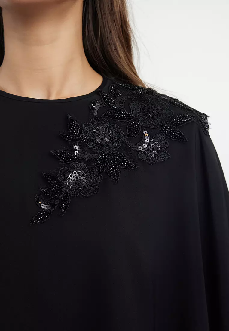 Black Stone Embroidered Evening Dress With Cape Detail - Tctss24Db00077