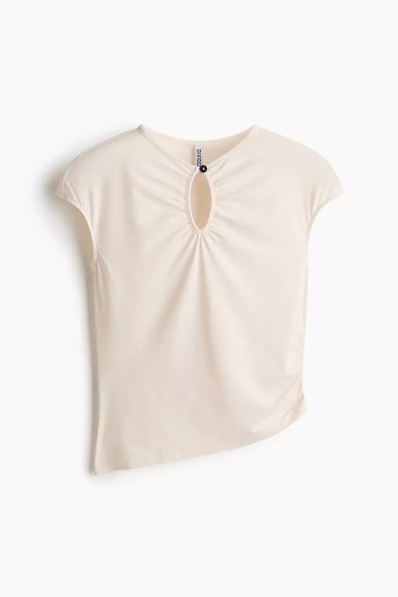Asymmetric keyhole top