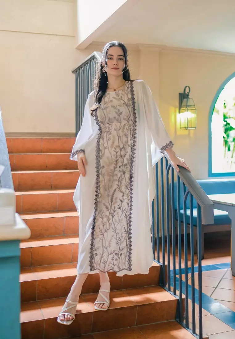 Urban Exchange July Kaftan White - Kaftan Putih Lengan 7/8 Warna White
