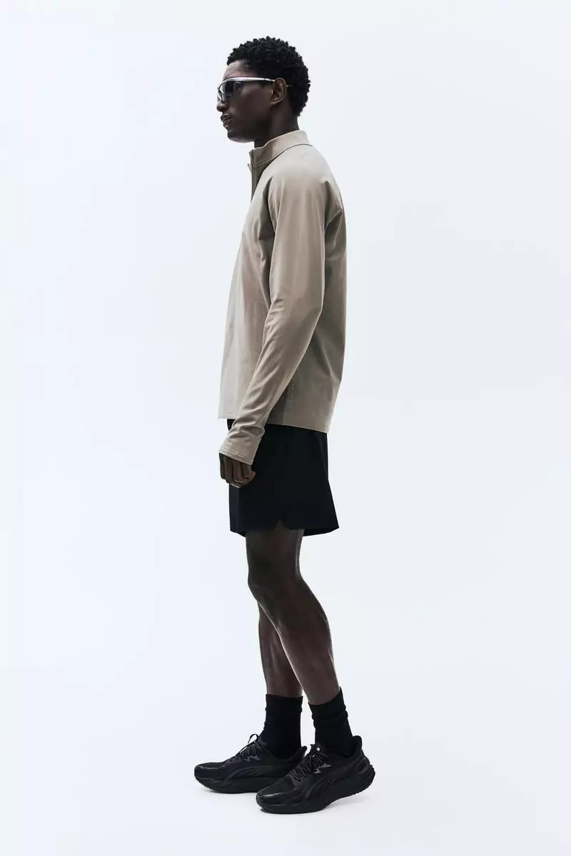 Sports shorts with DryMove™