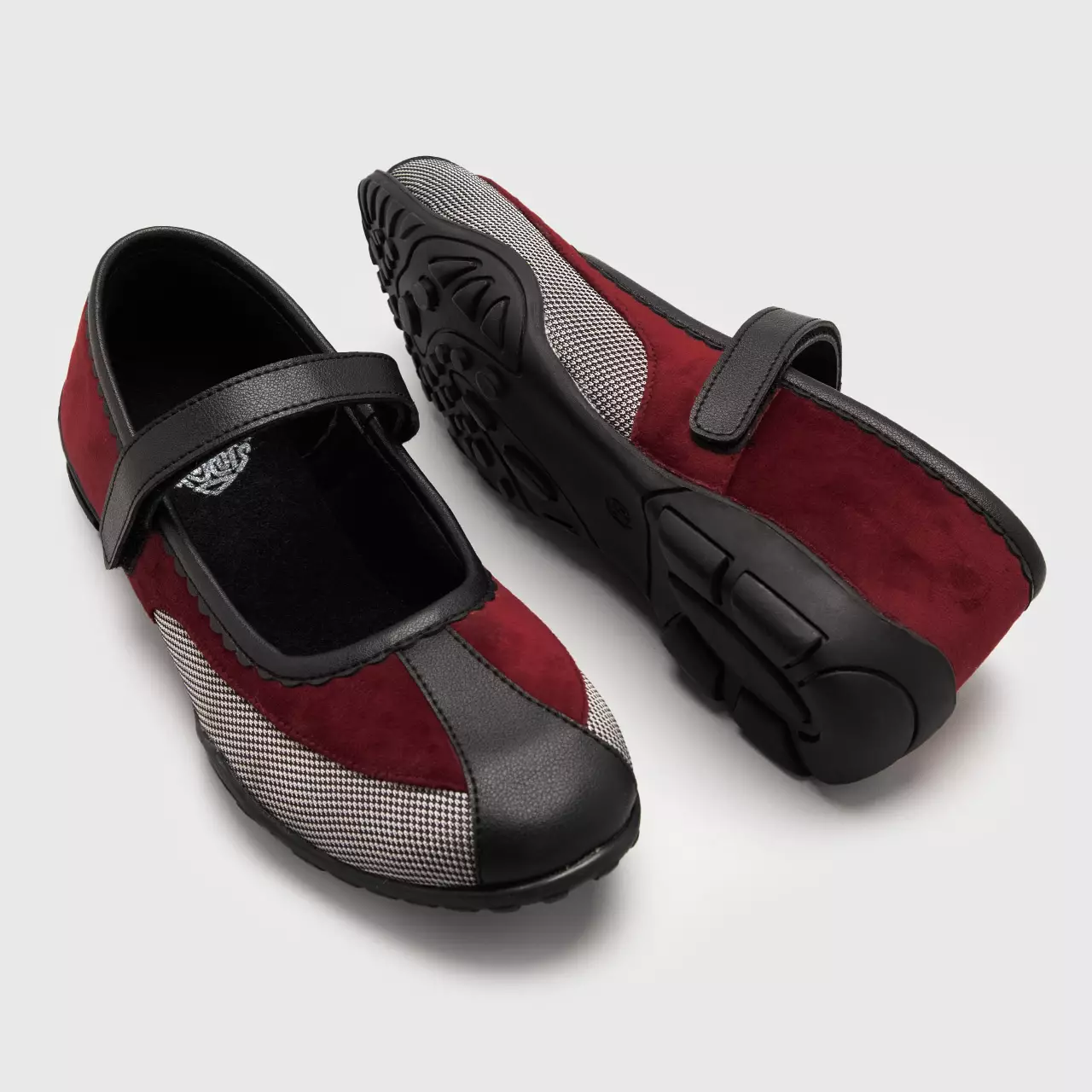 Necya Flat Shoes Maroon