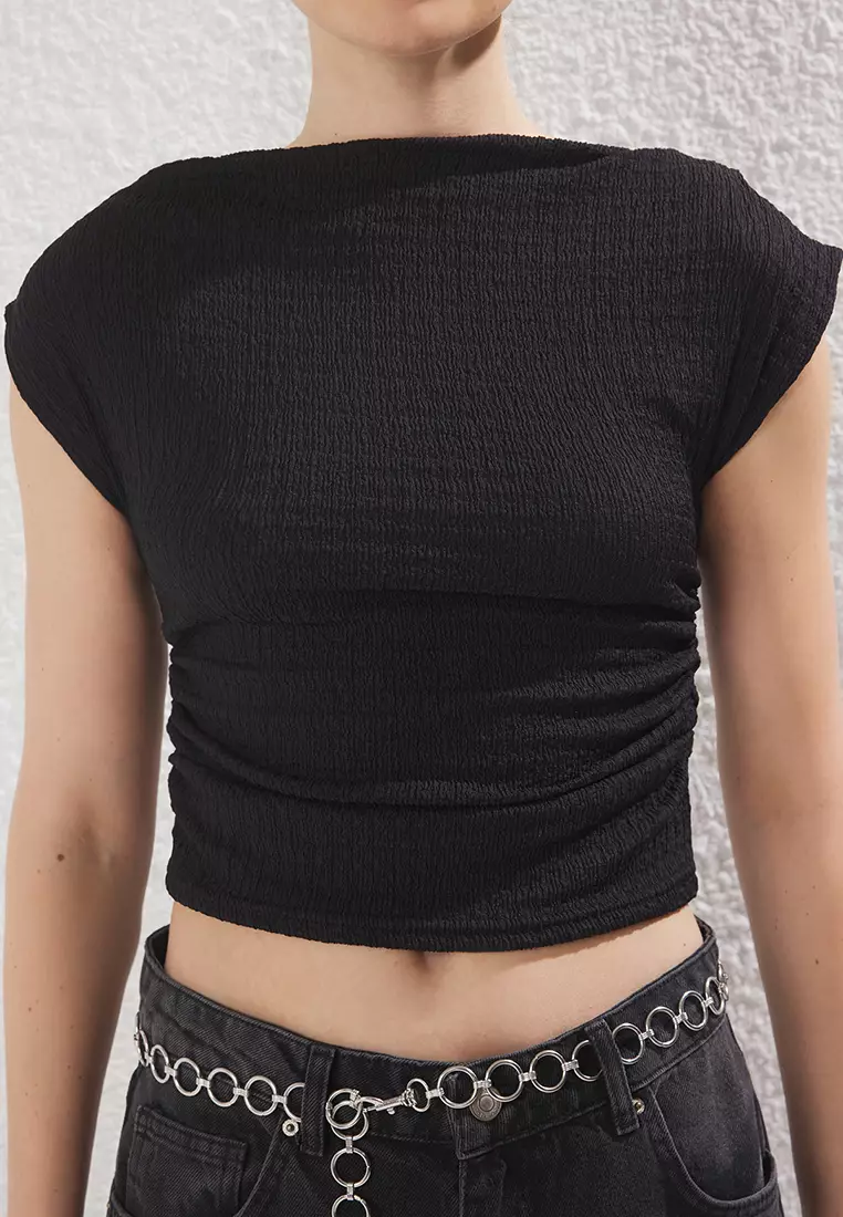 Black Textured Boat Neck Gathered Sleeveless Flexible Knitted Blouse TWOSS25BZ00485