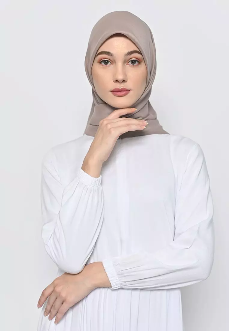 Hijab Segi Empat Voal Lily Jahit Tepi Tan