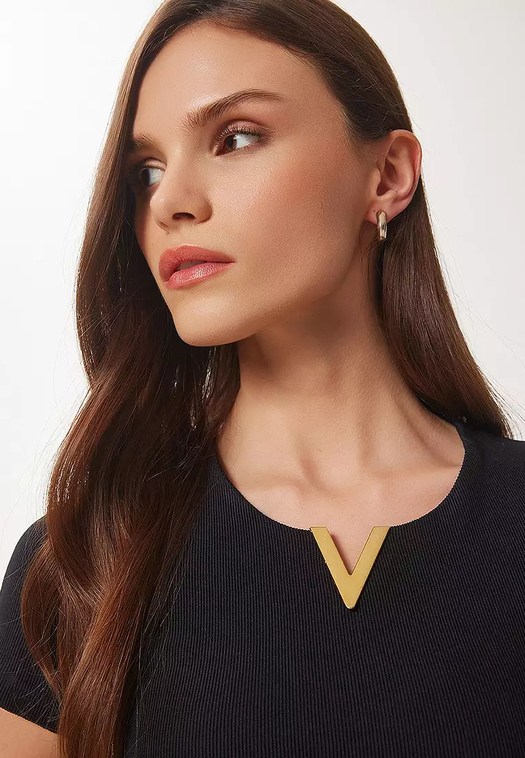 Gold Accessory Ribbed Knitted Blouse