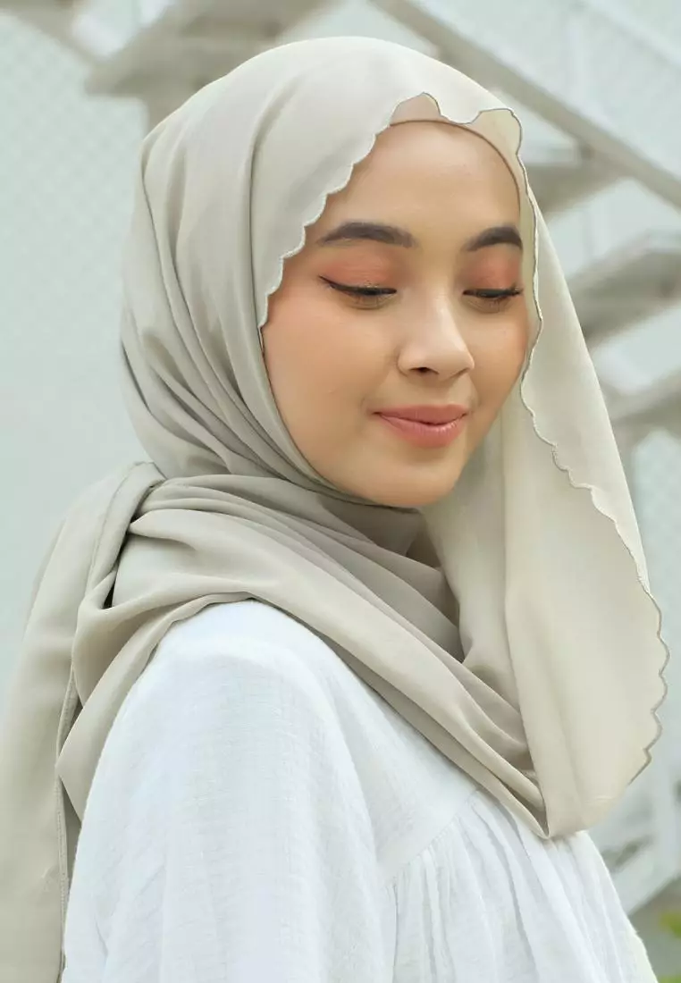 Dyna Classic Shawl Matcha