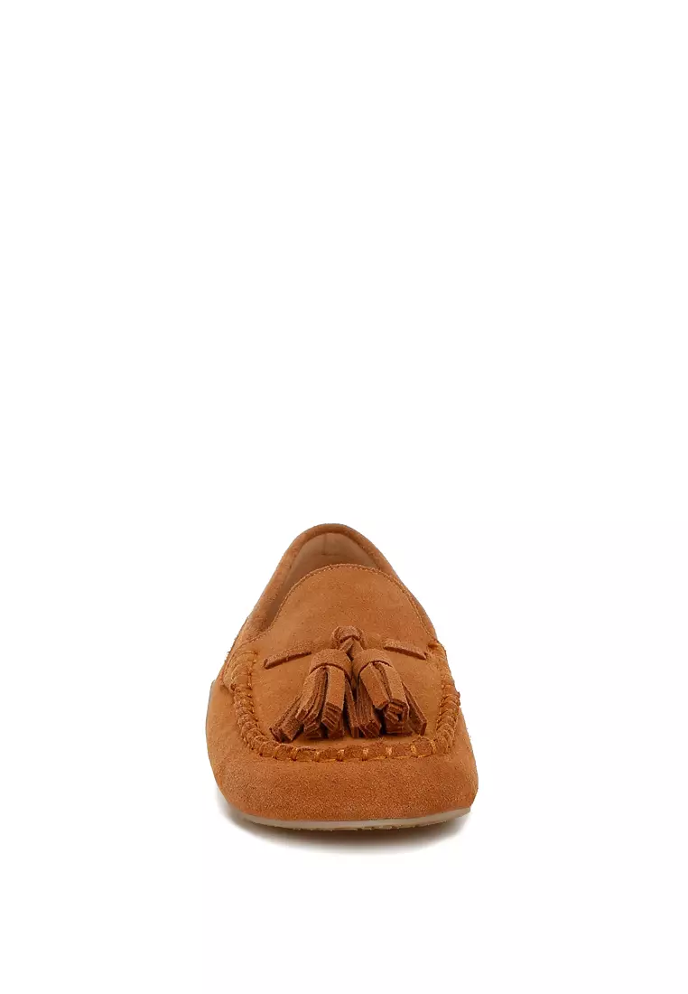 Sepatu Loafer Rumbai Ujung Bulat Suede Warna Coklat Muda