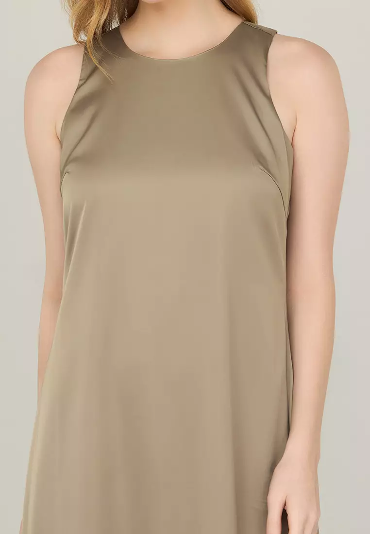Tevianne Sleeveless Shift Dress in Satin Fabric