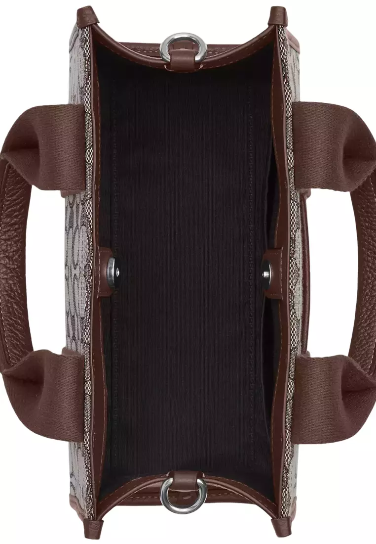 Smith Tote Bag 24 In Signature Jacquard - Oak/ Maple CAR78