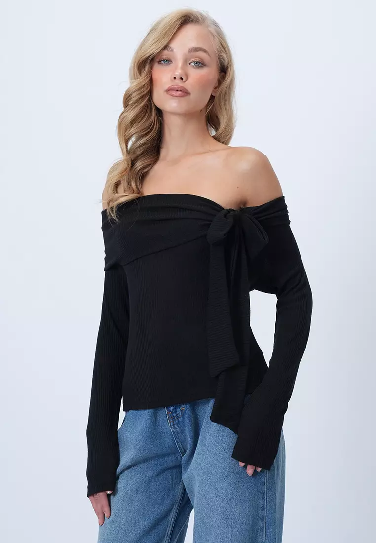Bow-Tie Knitted Blouse