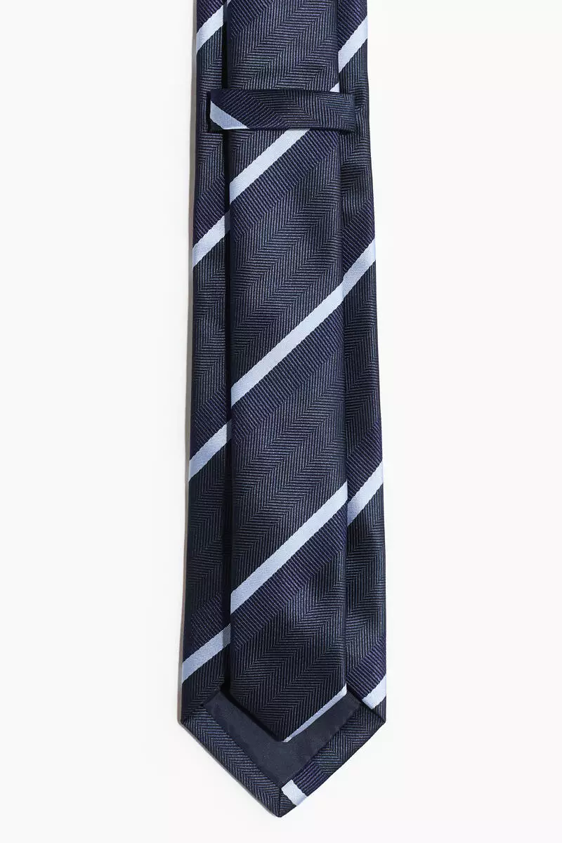 Patterned tie