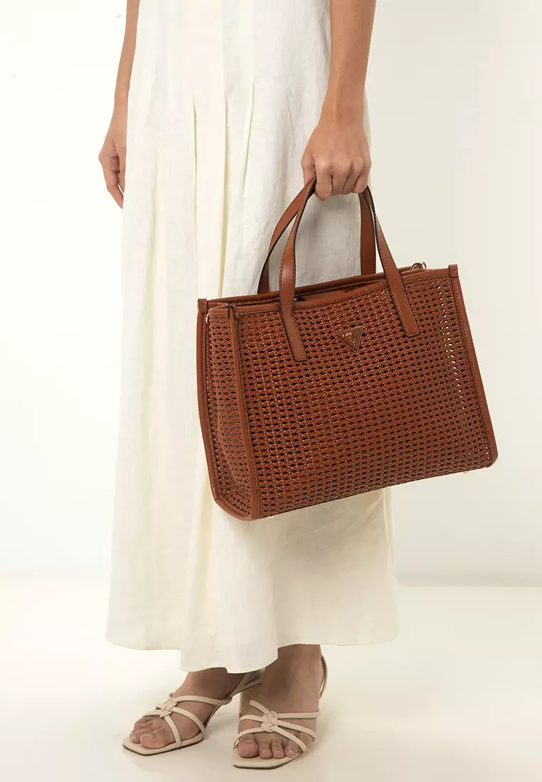 【GUESS】★BRIGITTA かご TOTE BAG ★韓国人気★ポーチ付き★ Guess Brigitta 2 In 1 Tote Bag 2025 | Buy Guess Online
