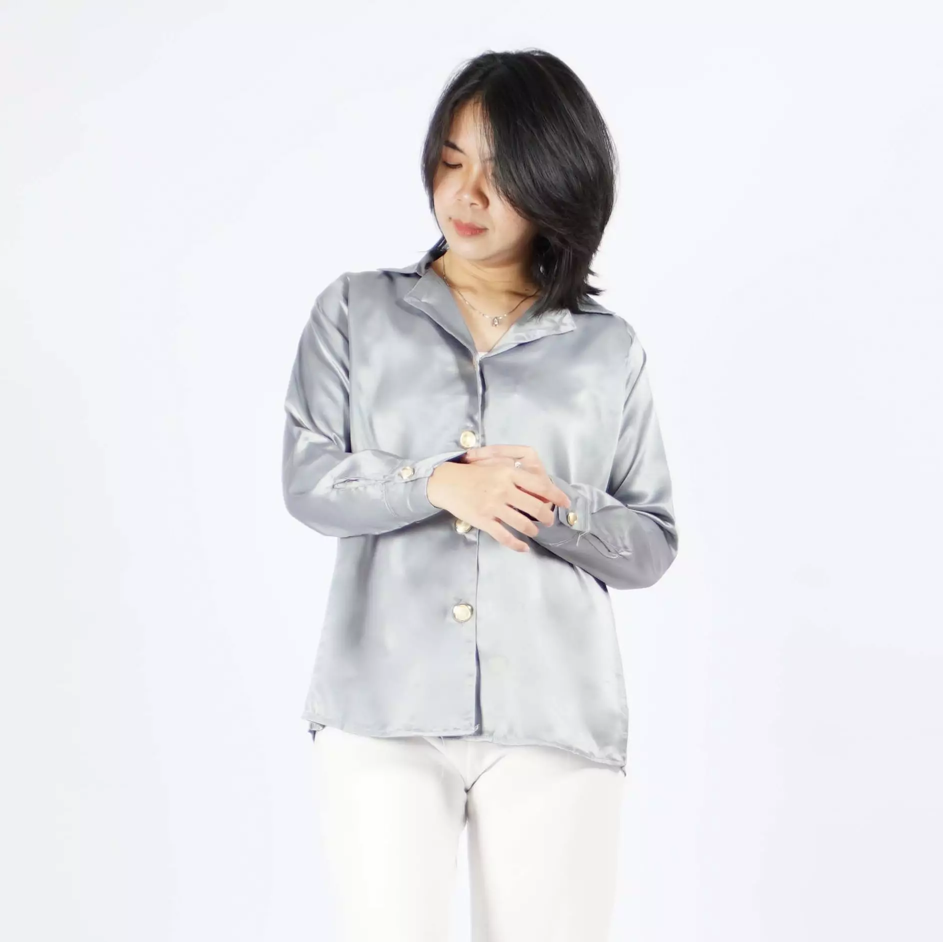 Kemeja Satin VICTORIA Kemeja Wanita Gaya Korea - Silver