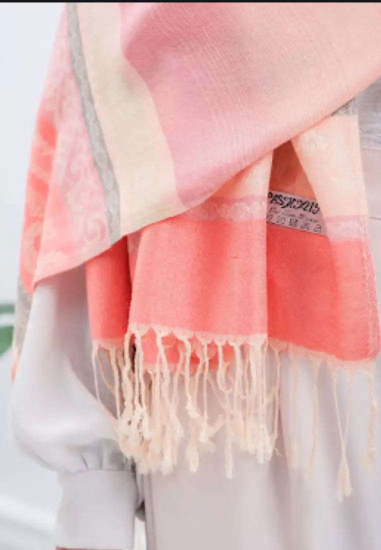 Aksesoris Wanita Reversible Viscose Multicolour Vintage Pattern Pashmina Shawl Syal Wanita Coral blush