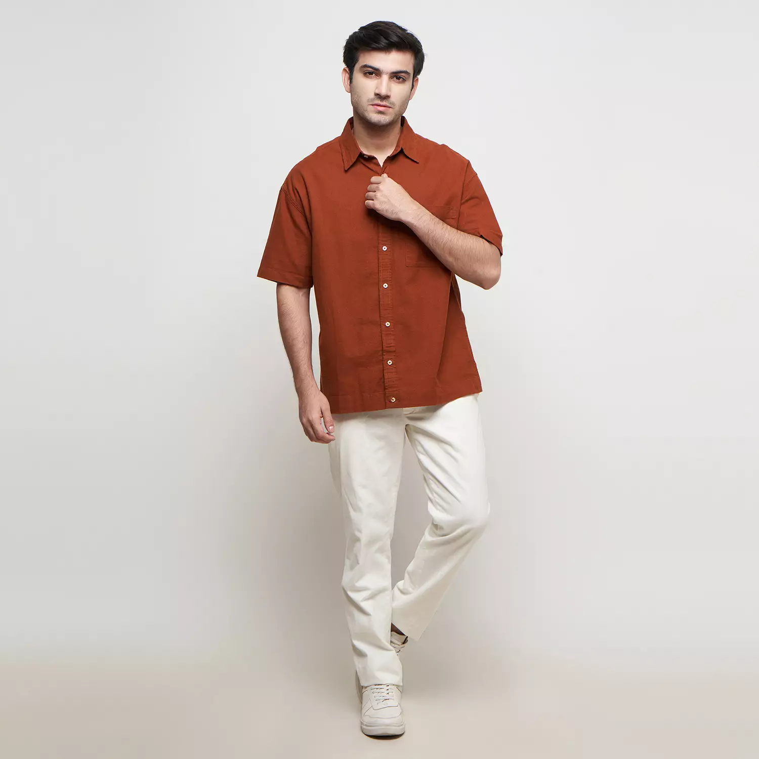 LARUSSO Kemeja Pria Basic Oversize Rami Lengan Pendek - Brick N005