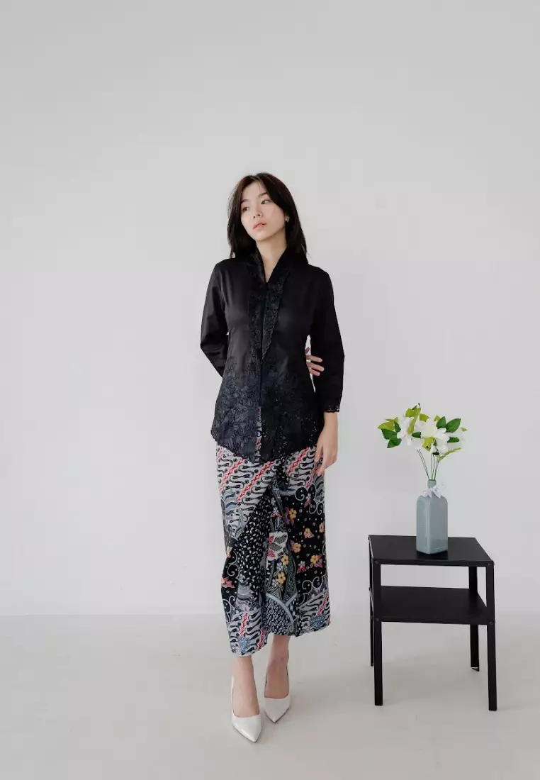 Mora long sleeve kebaya