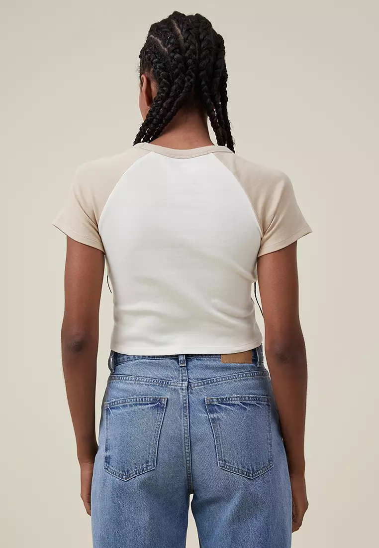 Jual Cotton On Graphic Raglan Crop Tee Original 2023 ZALORA Indonesia