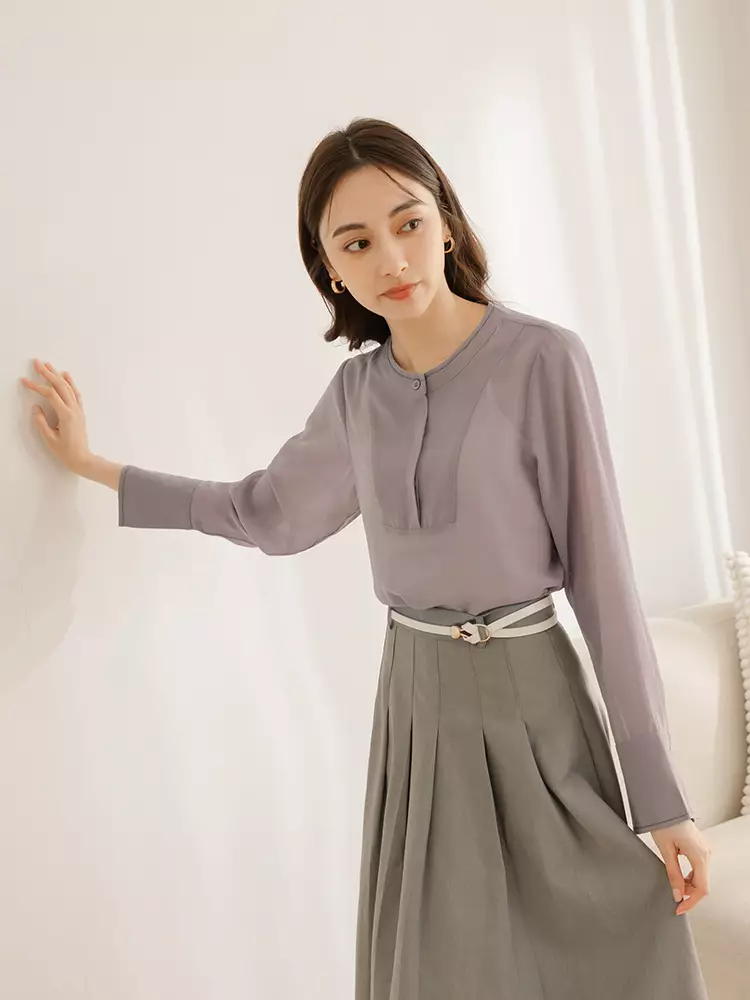 微透膚喇叭袖圓領鍊條上衣《AB19225》