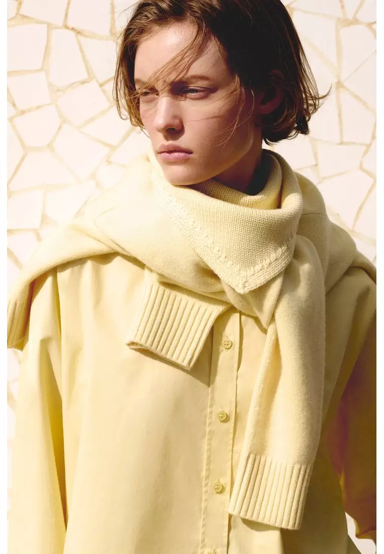 MERINO WOOL TRIANGLE SCARF