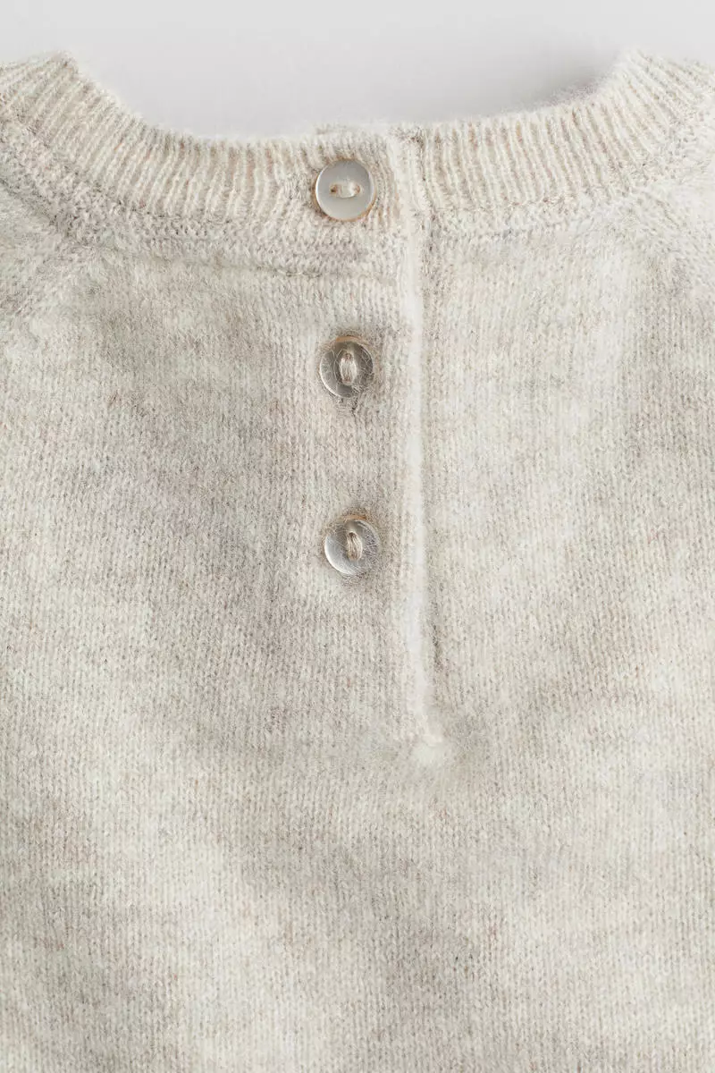 Cashmere-knit jumper