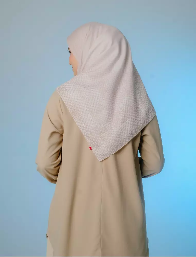 AUZORA Scarf Cream - Kerudung Hijab Segiempat Motif With Pouch Ziplock - Bahan Poly Fine - Ukuran 110x110