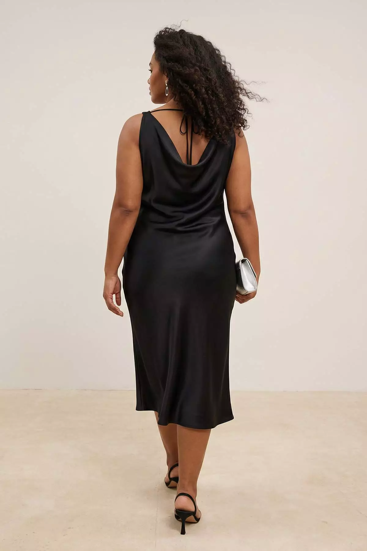 Black Satin Woven Plus Size Dress Tbbaw26Ah00083