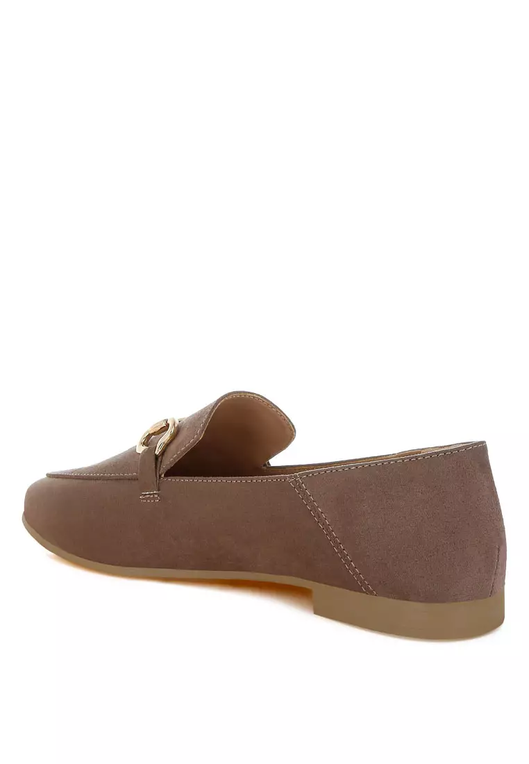 Sepatu Loafer Datar Hias Horsebit dalam Warna Taupe