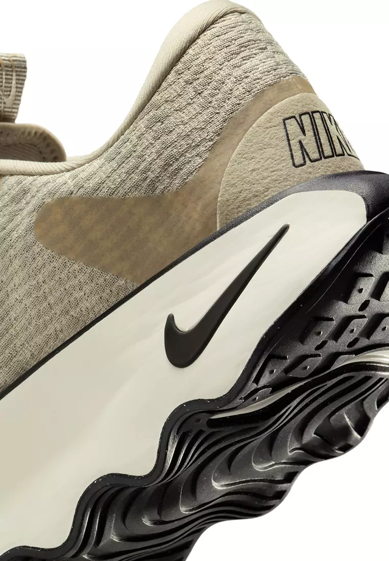 Motiva Walking Shoes