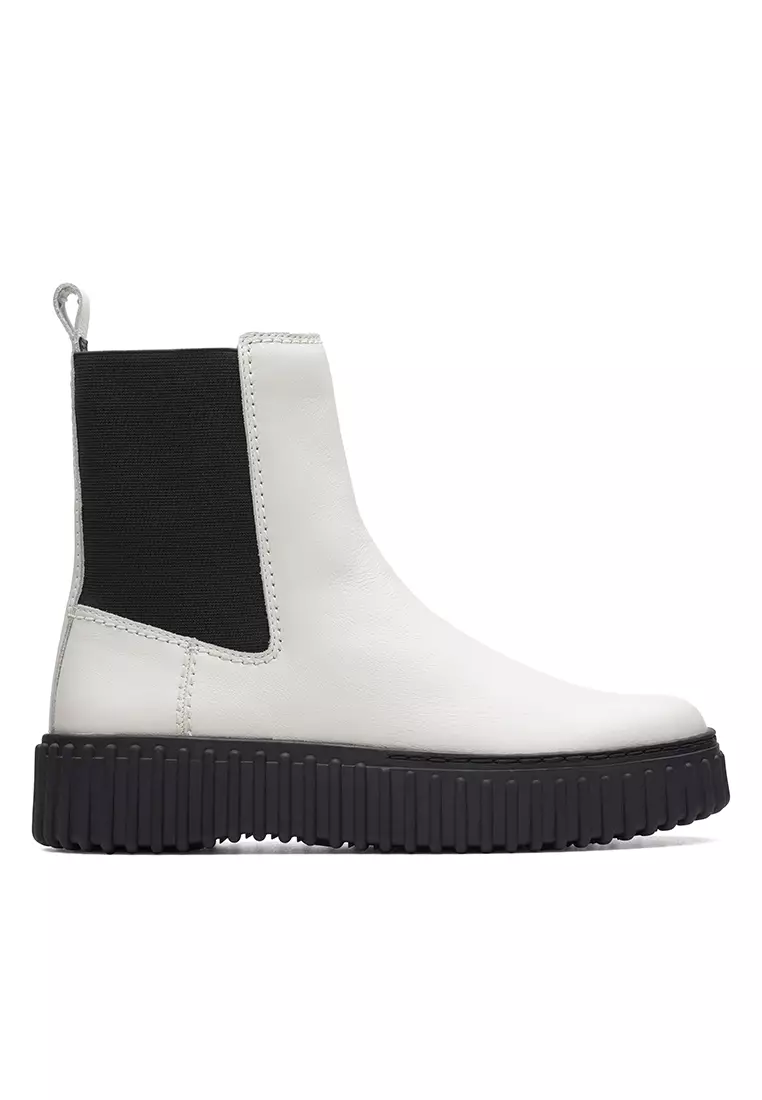 Discount on Clarks  shoes - SKU: Torhill Maple Boots Off White