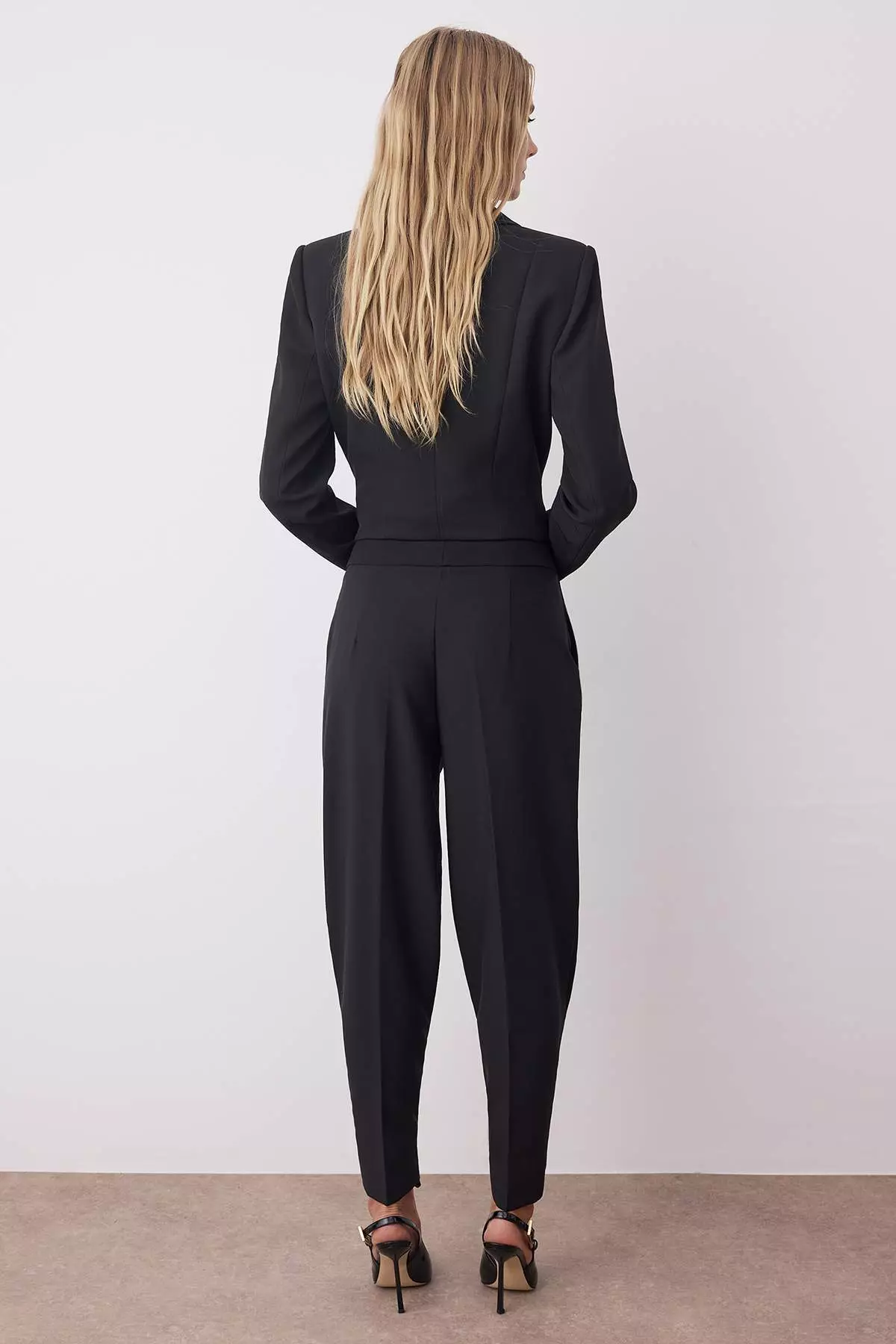Black Wide Leg And Carrot Fabric Trousers With Button Detail Twoaw26Pl00032