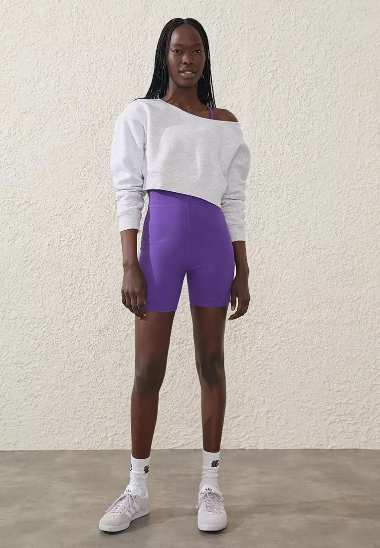 Jumper shorts and off shoulder clearance