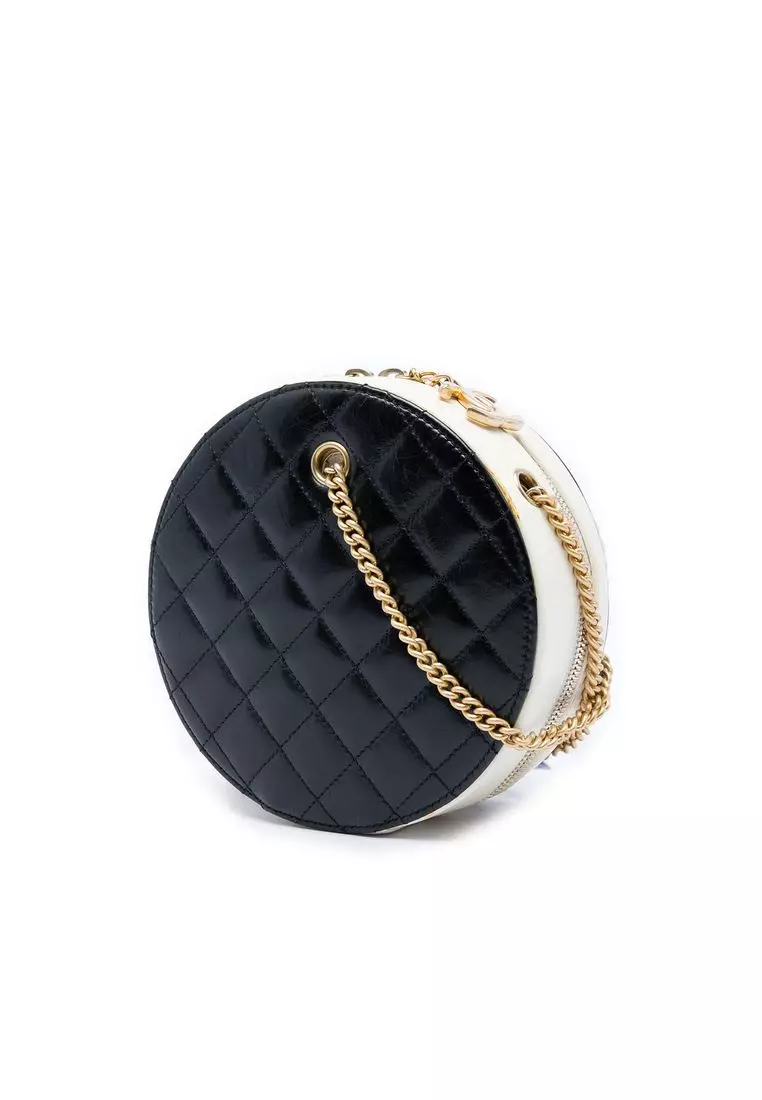 Pre-Loved Chanel Crumpled Calfskin En Vogue Round Bag