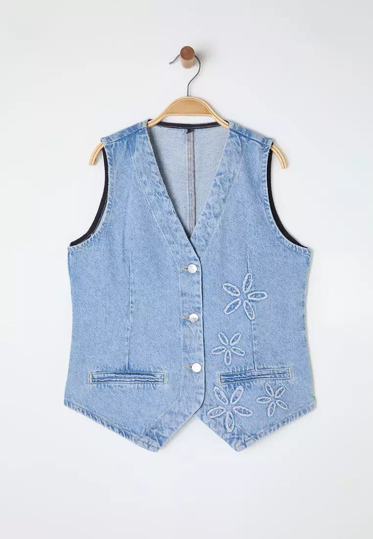 Light Blue Floral Embroidered V Neck Denim Vest TWOSS25YE00003