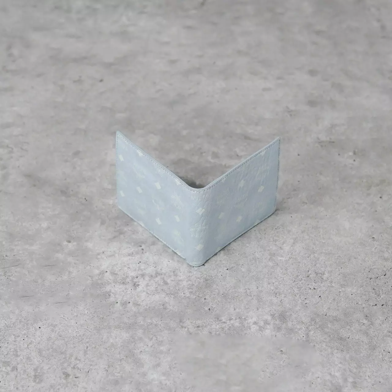 Dompet MCM VISETOS WHITE GREY WALLET  100% ORIGINAL