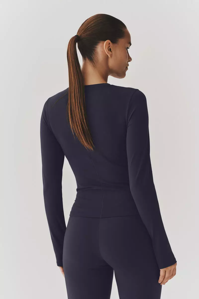 Slim Fit Long-sleeved sports top with SoftMove™