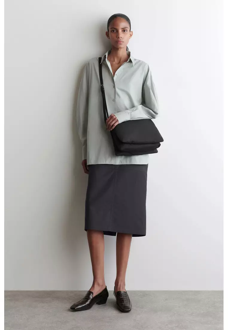 TRIFOLD PADDED CROSSBODY BAG