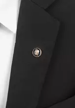 Hitam