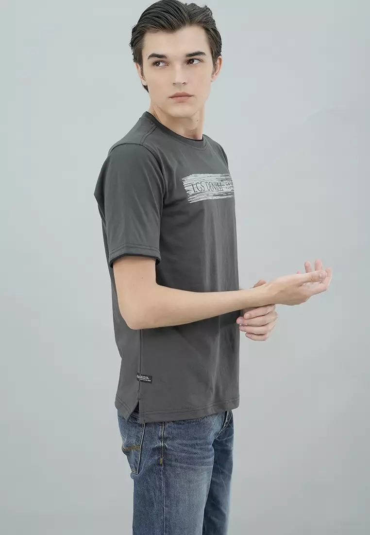 LGS - Kaos Casual Pria Lengan Pendek Motif Sablon Highdensity Warna Abu-Abu Gelap Regular Fit - CTS.222.S3193.01.C