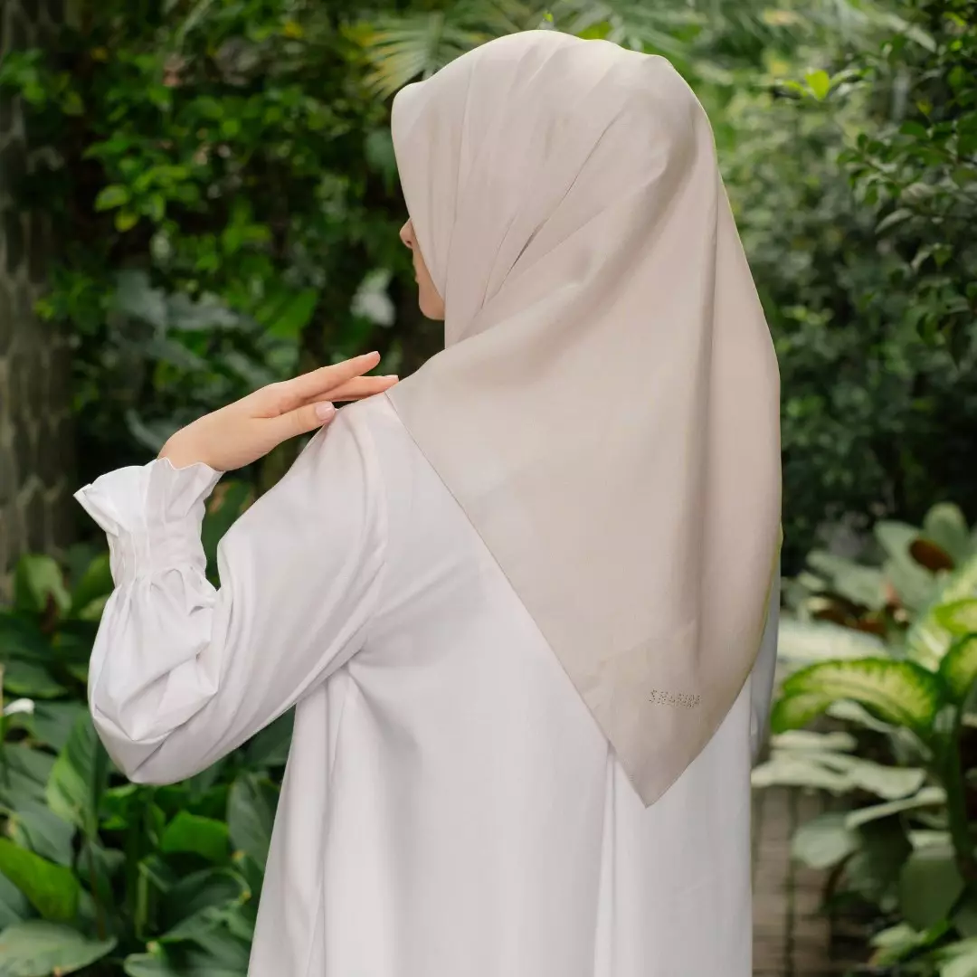 Safiyya Plain Scarf | Hijab | Kerudung | Jilbab Segiempat Sand