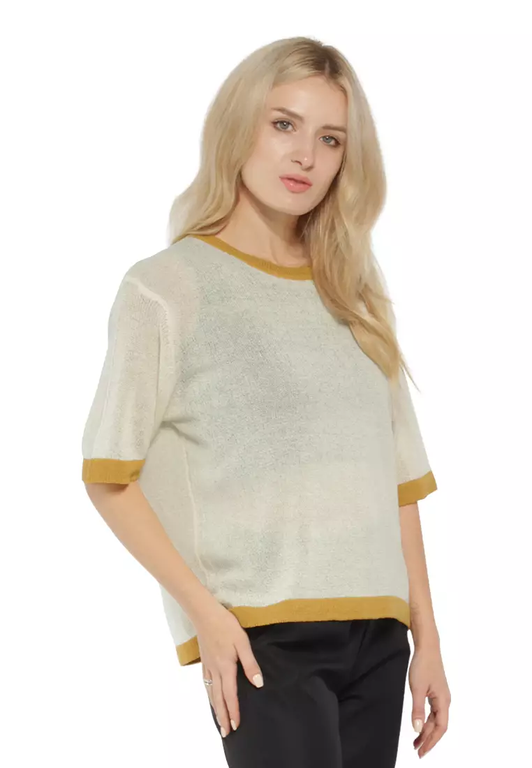 Kaos Lengan dan Leher Kontras Kuning