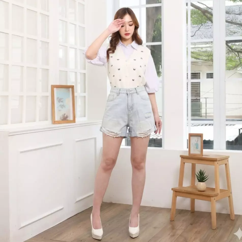 Yurae Short Jeans in Light Blue