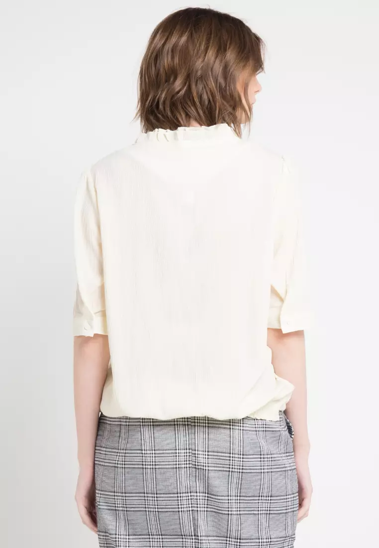 Blouse Wrinkled Part Of The Neck