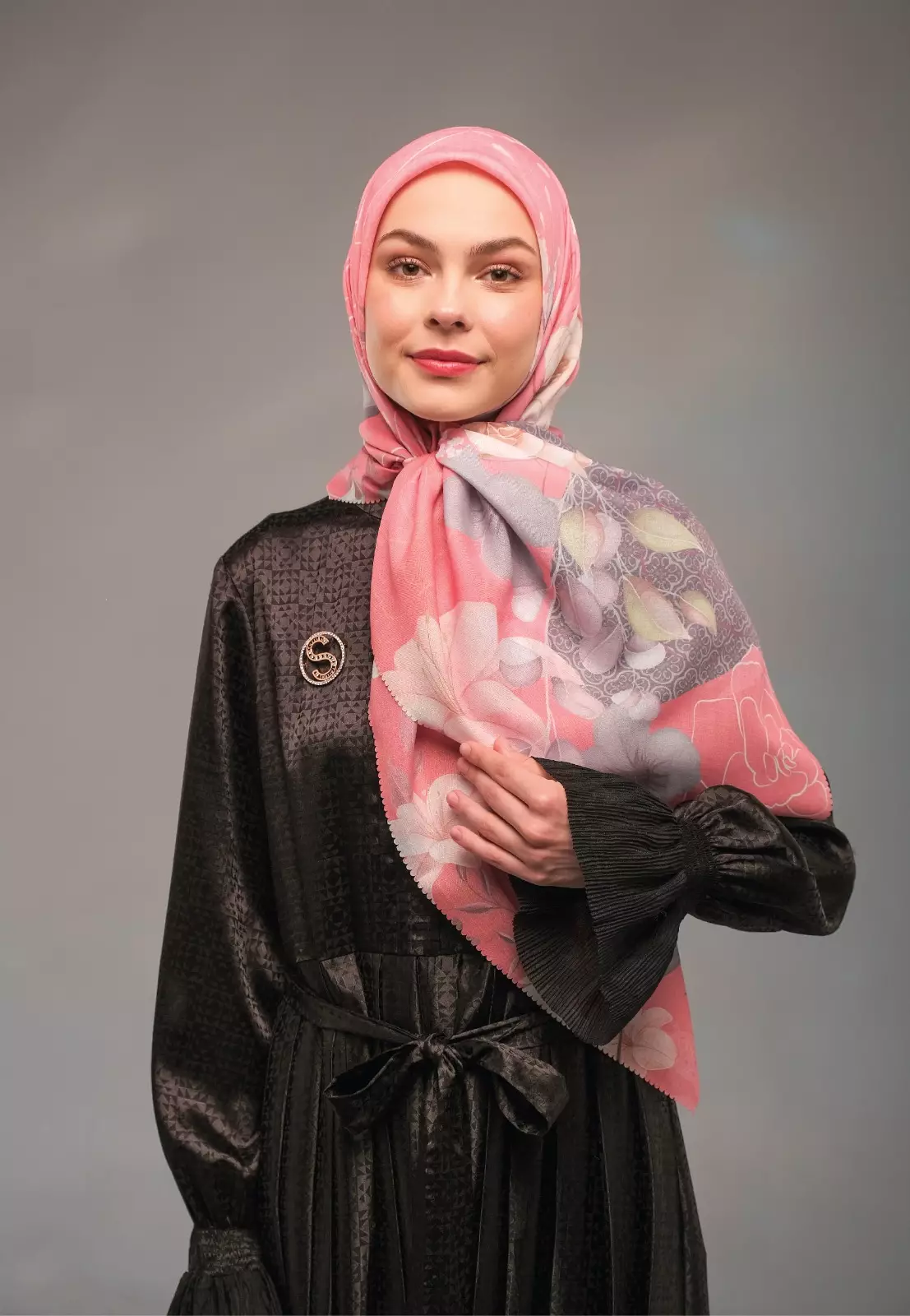 Izara Printed Scarf Pink | Hijab Segi Empat Motif