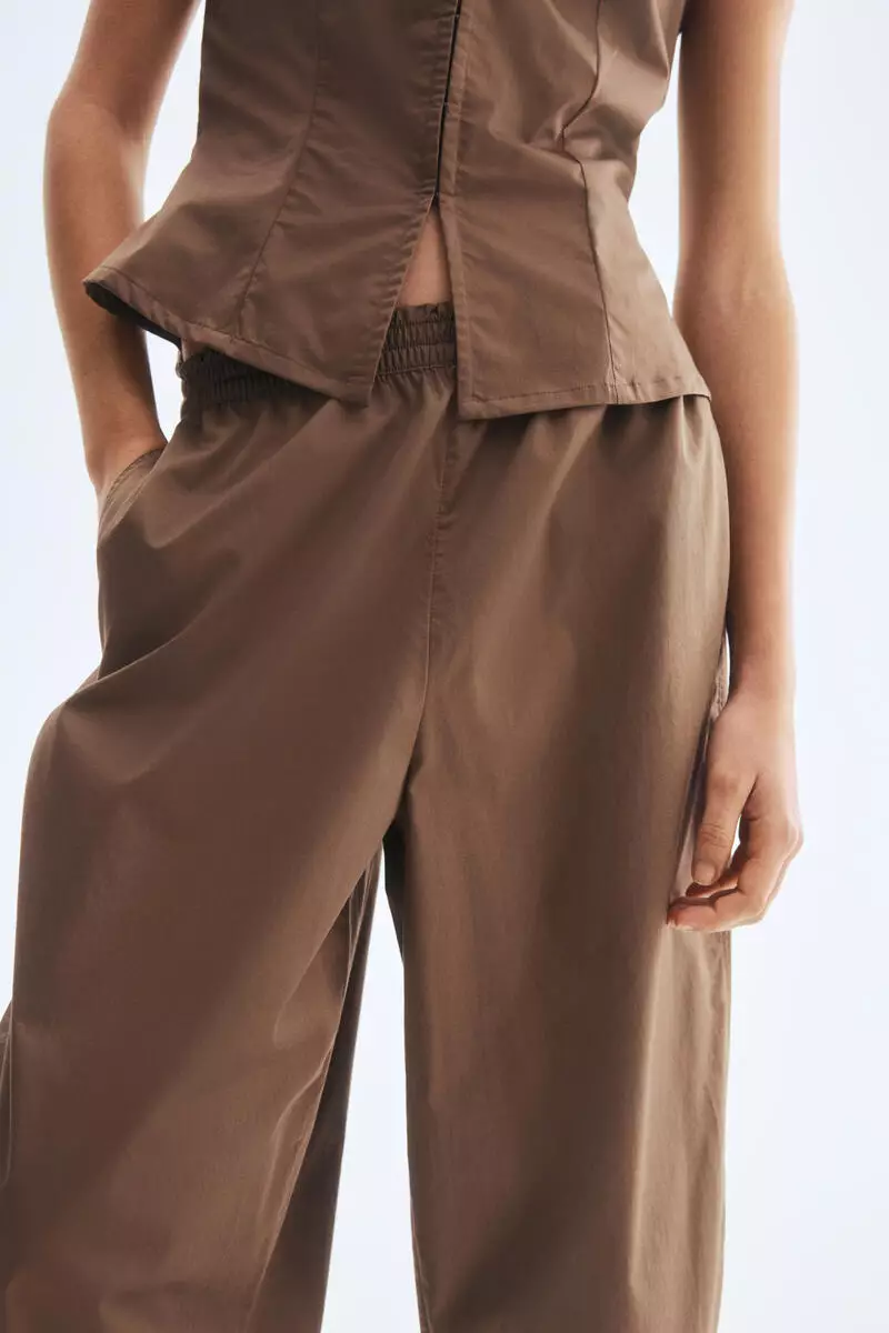 Ankle-length pull-on trousers